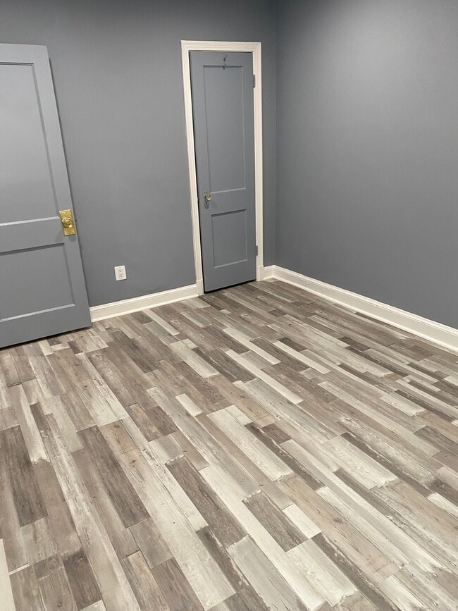 Photo - 628 19th St NE House