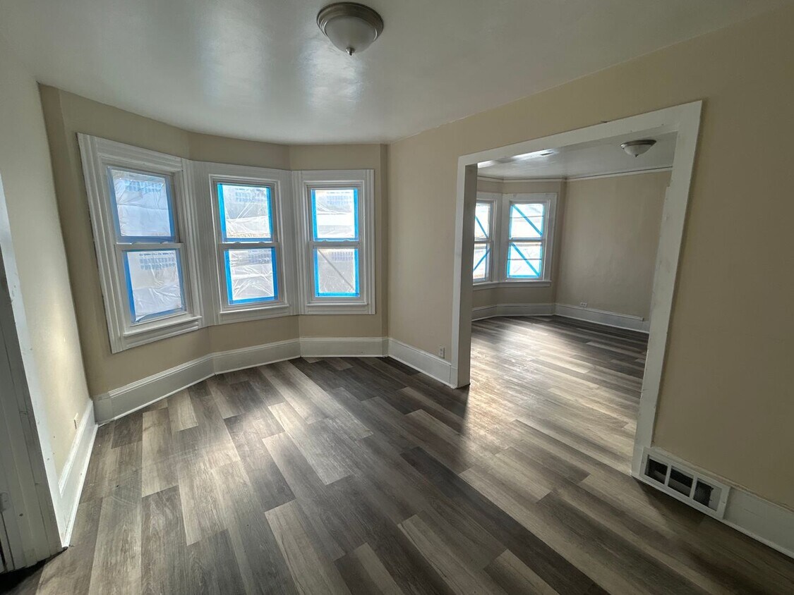 Building Photo - 3722 East 65th St