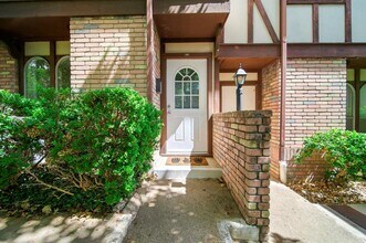 Building Photo - 7409 Shadow Hill Dr