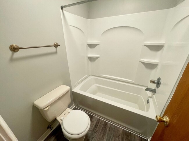 Building Photo - 581 Dexter Dr