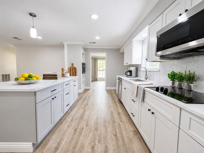 Foto del edificio - 14011 Wickersham Ln