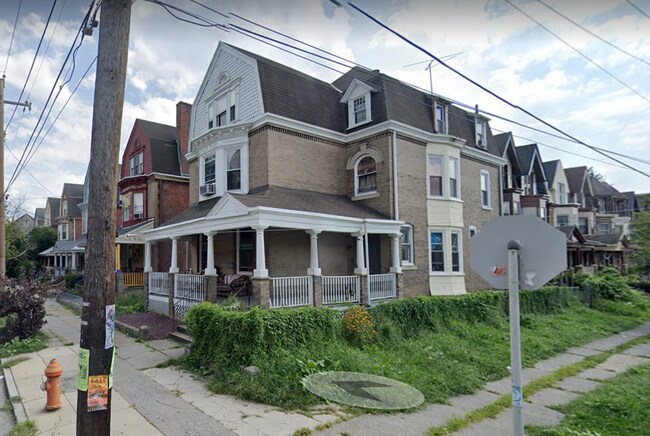 Building Photo - 900 S 47th St
