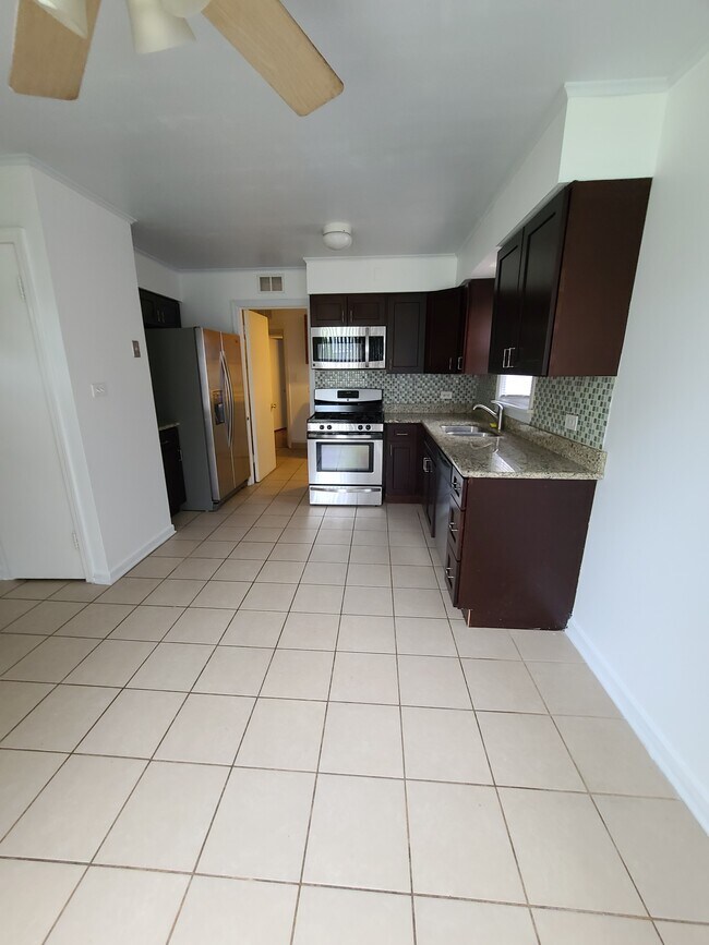 Building Photo - 9717 Melvina Ave