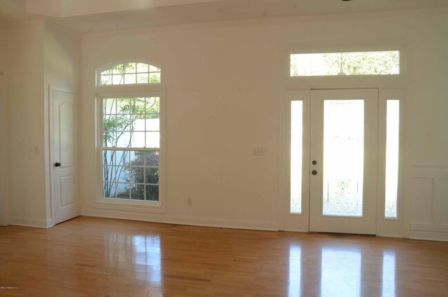 Building Photo - 13810 Longs Landing Rd E