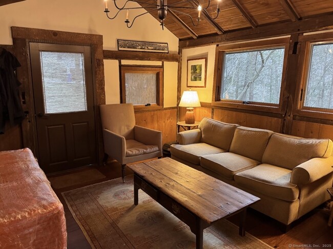 Building Photo - 231 Romford Rd