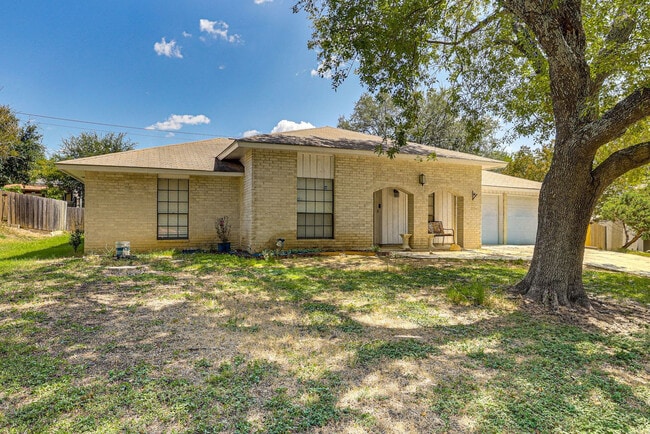 Building Photo - 6222 Madeleine Dr