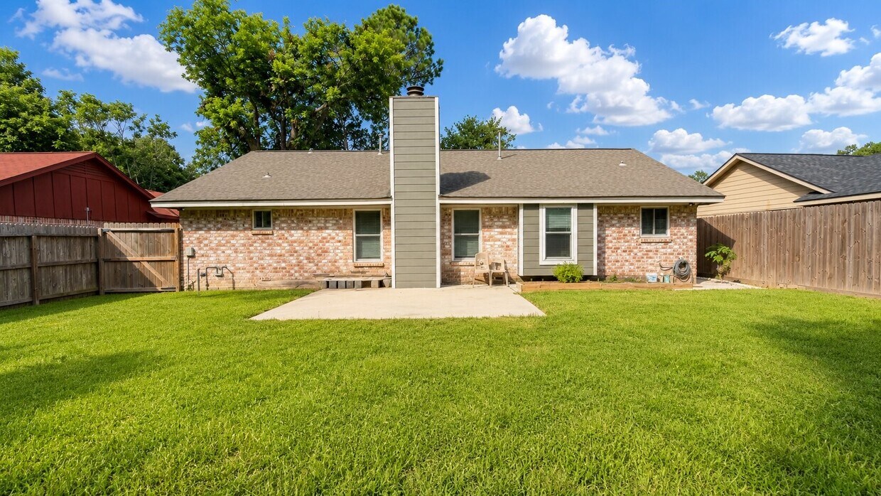 Foto del edificio - 13638 Greenridge Dr
