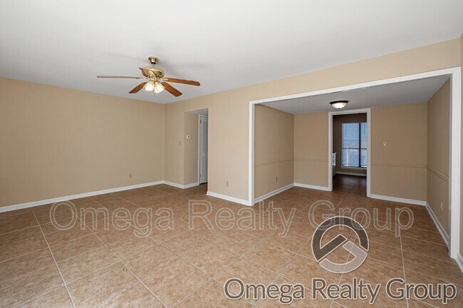 Building Photo - 2319 Cheshire Dr