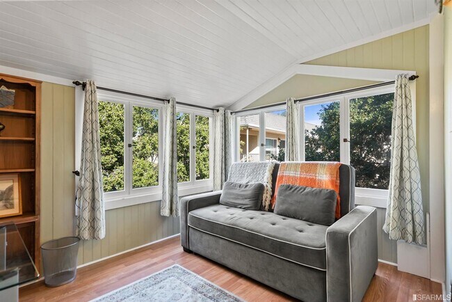 Foto del edificio - 143 Athol Ave