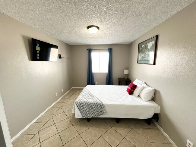 Foto del edificio - 429 Longtree Ave