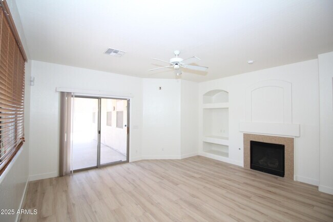 Foto del edificio - 9053 W Villa Maria Dr