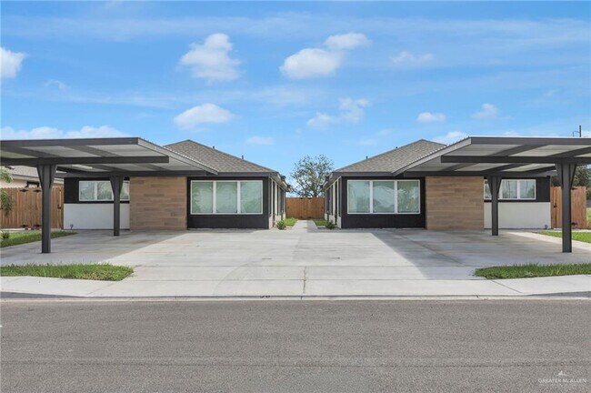 Building Photo - 1608 El Camino Dr