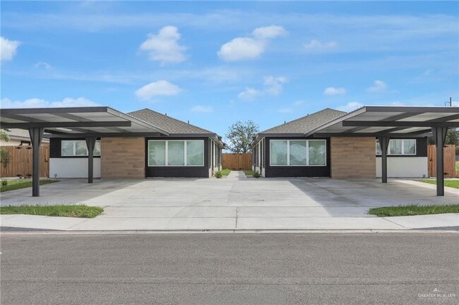 Building Photo - 1620 El Camino Dr