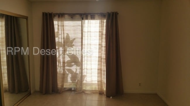 Building Photo - Great Golf Course Condo