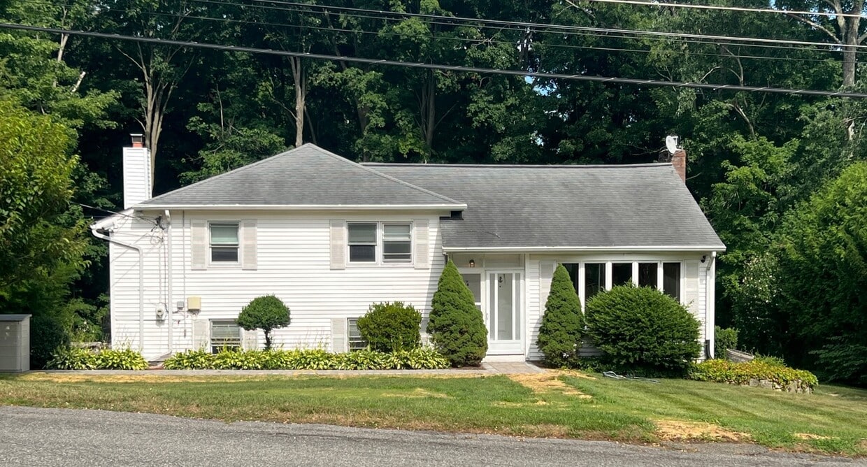 2368 Hawthorne Dr, Yorktown Heights, NY 10598 House Rental in