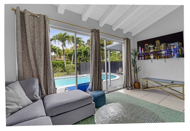 Foto del edificio - 425 NE 105th St