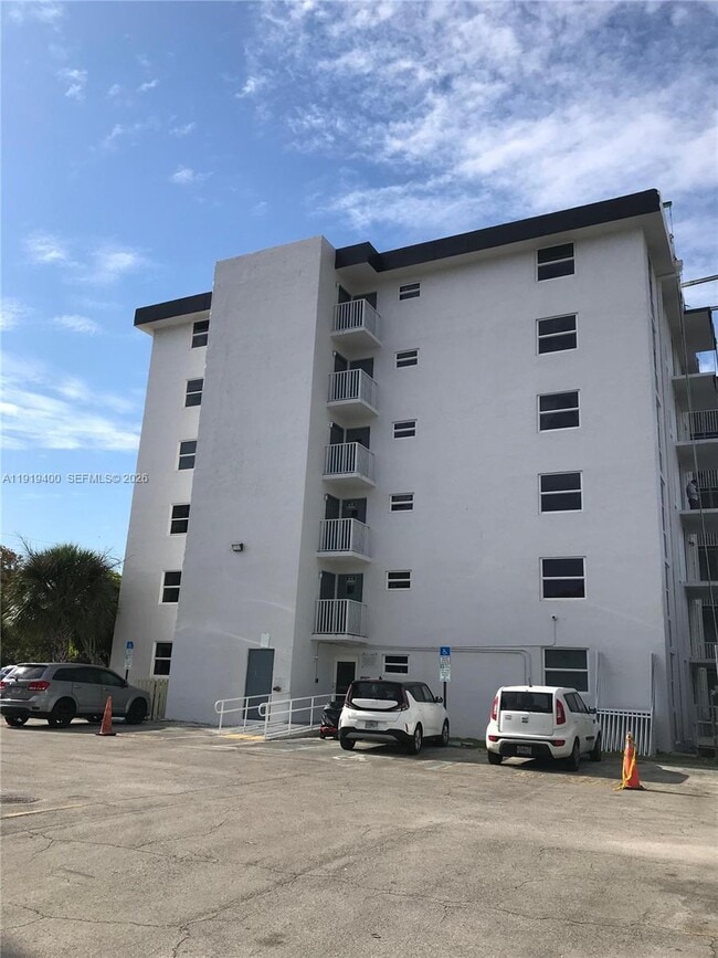 Building Photo - 16950 W Dixie Hwy