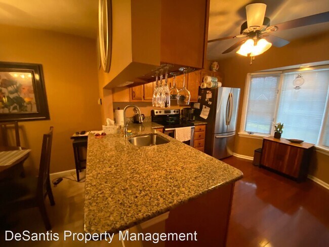 Building Photo - 2 br, 2.5 bath House - 2588 Hawthorne Drive