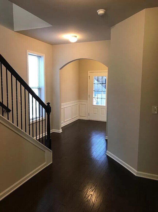 Building Photo - 7270 Silk Tree Pointe