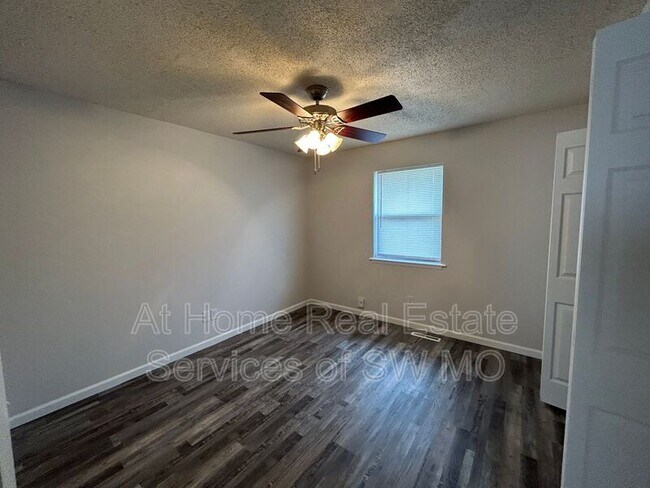 Foto del edificio - 3347 E Linwood St