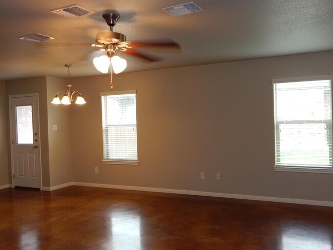 Foto del edificio - 2204 Indian Trail