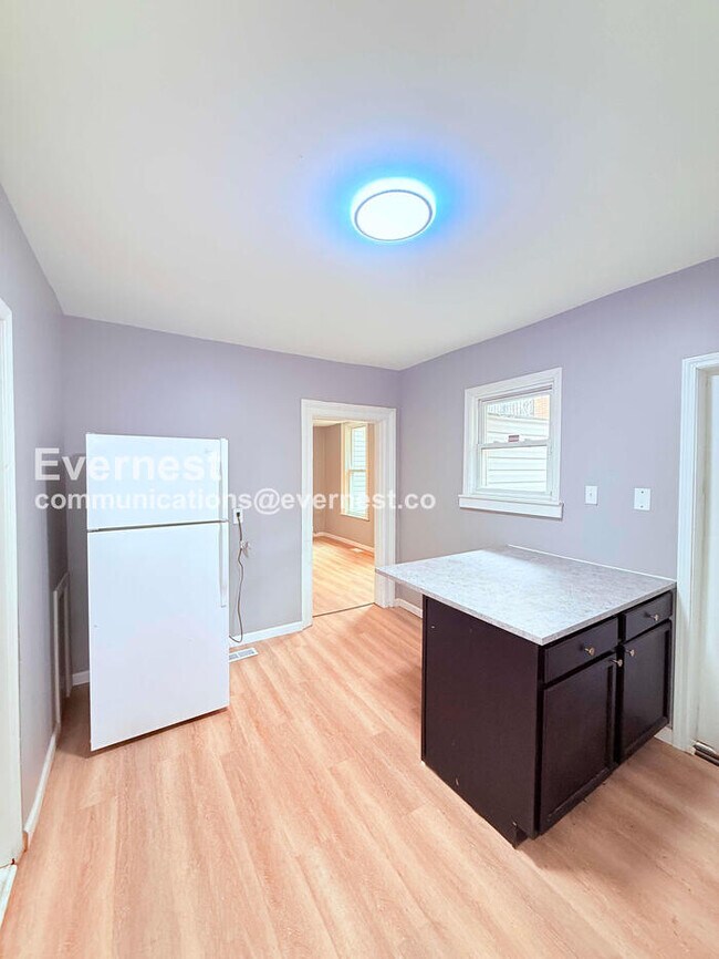 Foto del edificio - 3 Bed/1 Bath Home with Off-Street Parking / Pet-Friendly / Available Now!