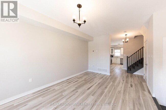 Building Photo - 15 Barley Ln