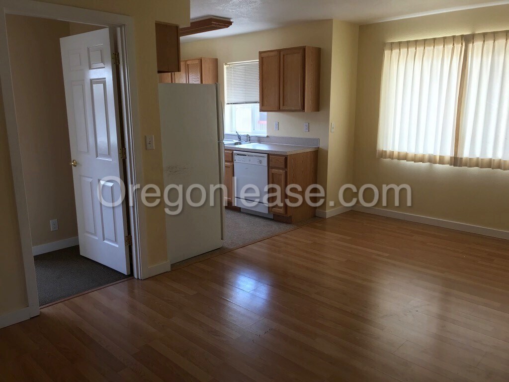 Foto principal - Blocks from UO! 2 bedroom 1 bath with in u...