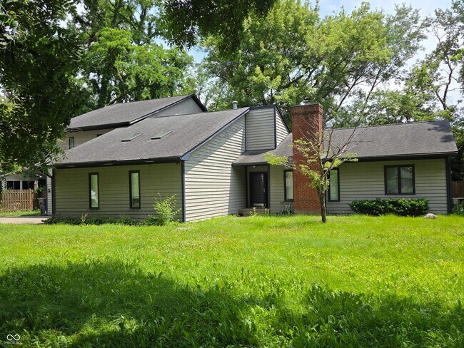 Foto del edificio - 945 Fox Hill Dr