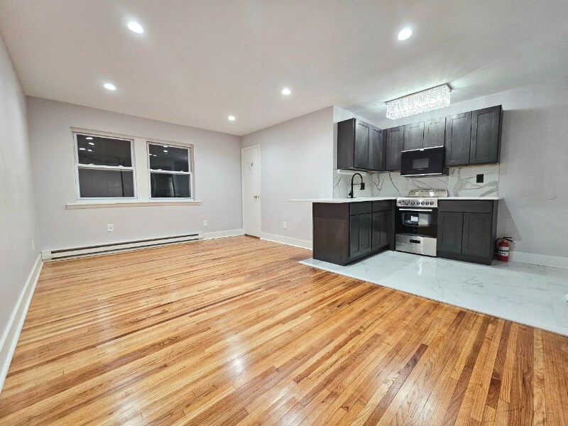Primary Photo - 336 E Westfield Ave