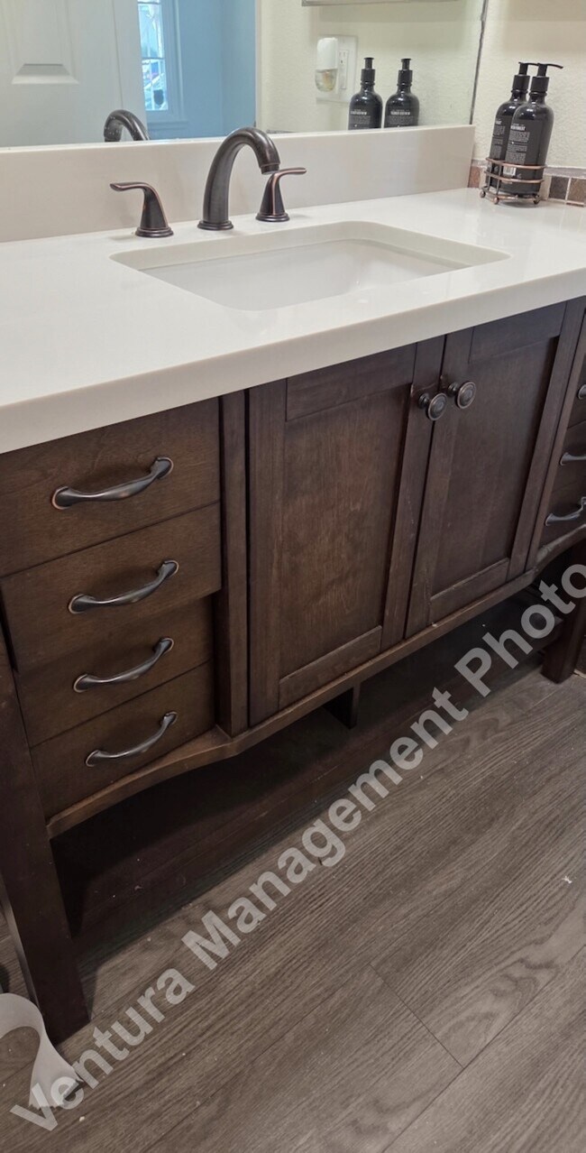 Foto del edificio - 2333 Lawnview Ct