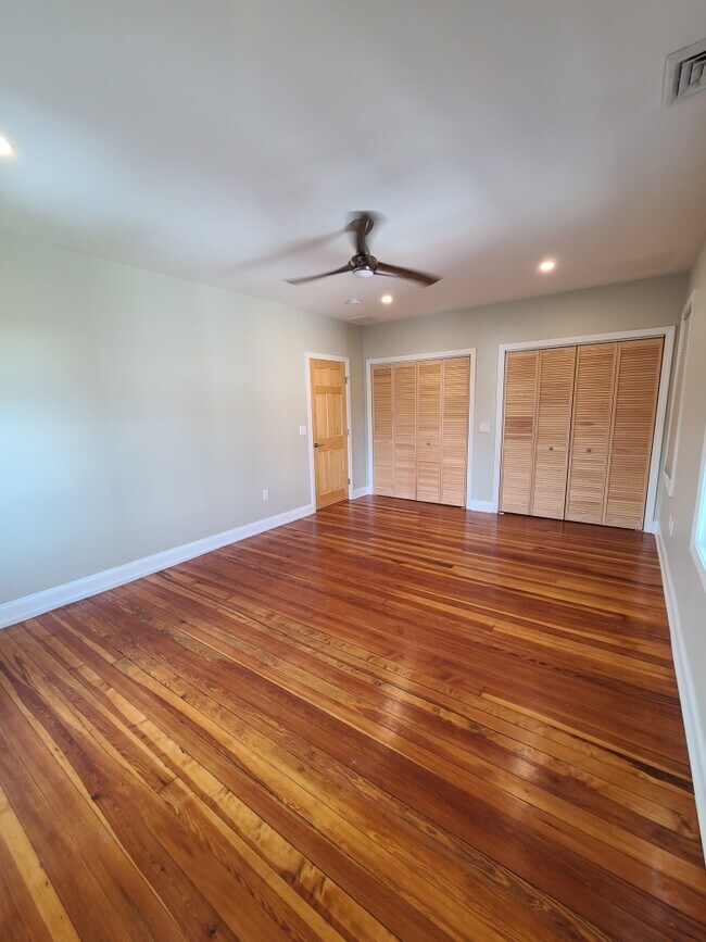 506 Hunt St Unit Floor 3, Central Falls, RI 02863 Apartments in
