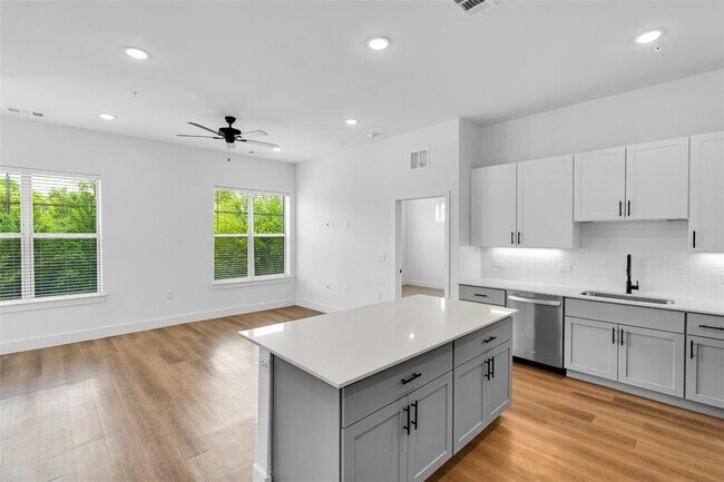 Building Photo - 1406A Forward Dr
