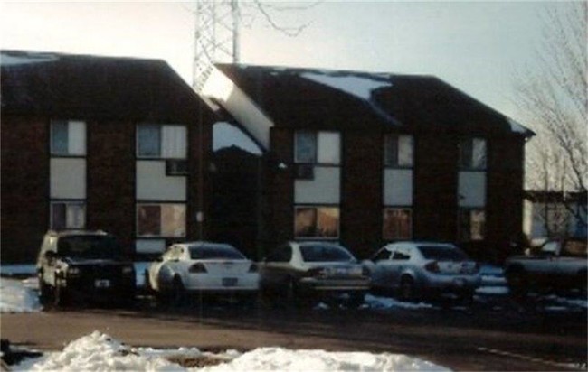 Building Photo - 207 W Lake St