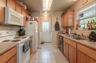 Building Photo - 104 Yegua Cir