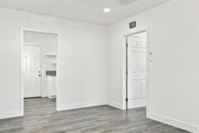 Foto del edificio - 2300 Brundage Ln