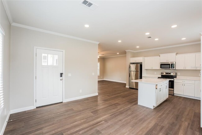 Building Photo - 1311 28th St S