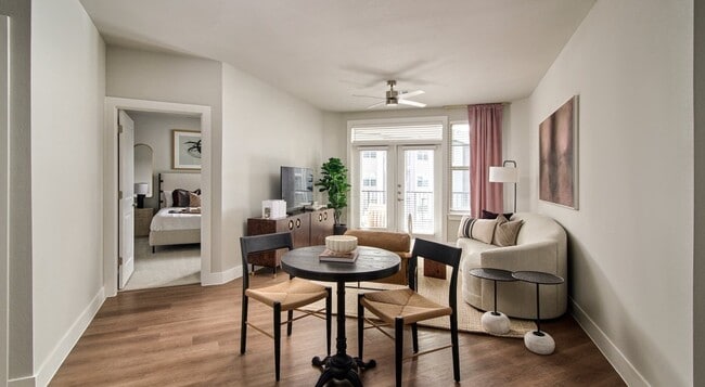 Foto del edificio - 16717 Westpark Dr