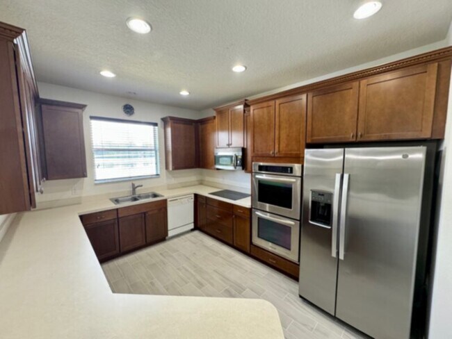 Building Photo - Gorgeous Waterfront 3 Bedroom, 2.5 Bath To...