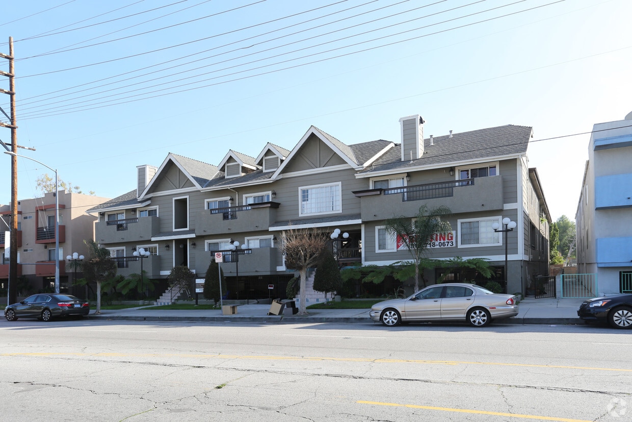 Primary Photo - Lucky 24 Apartments