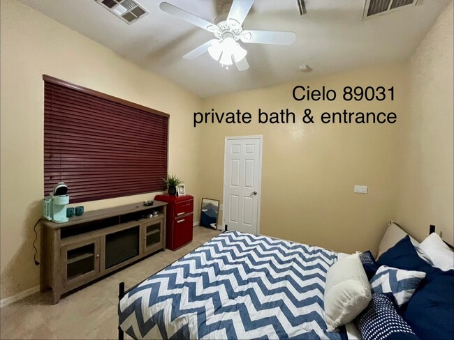 Building Photo - 8089 Villa Del Cielo St
