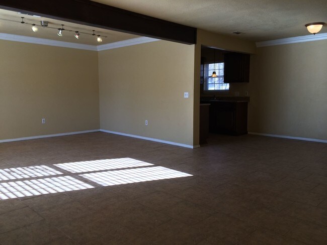 3 Br 2 5 Bath House 356 S University Ave For In Building Photo 3 Br 2 5 Bath House 356 S University Ave
