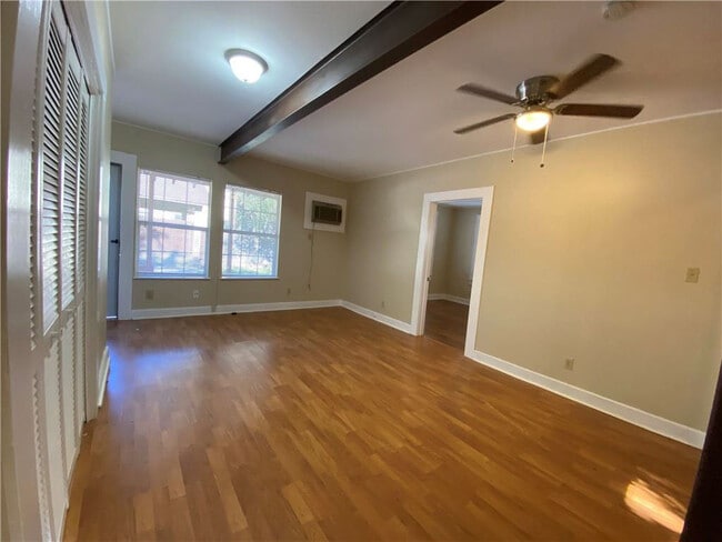 Building Photo - 805 E 47th St