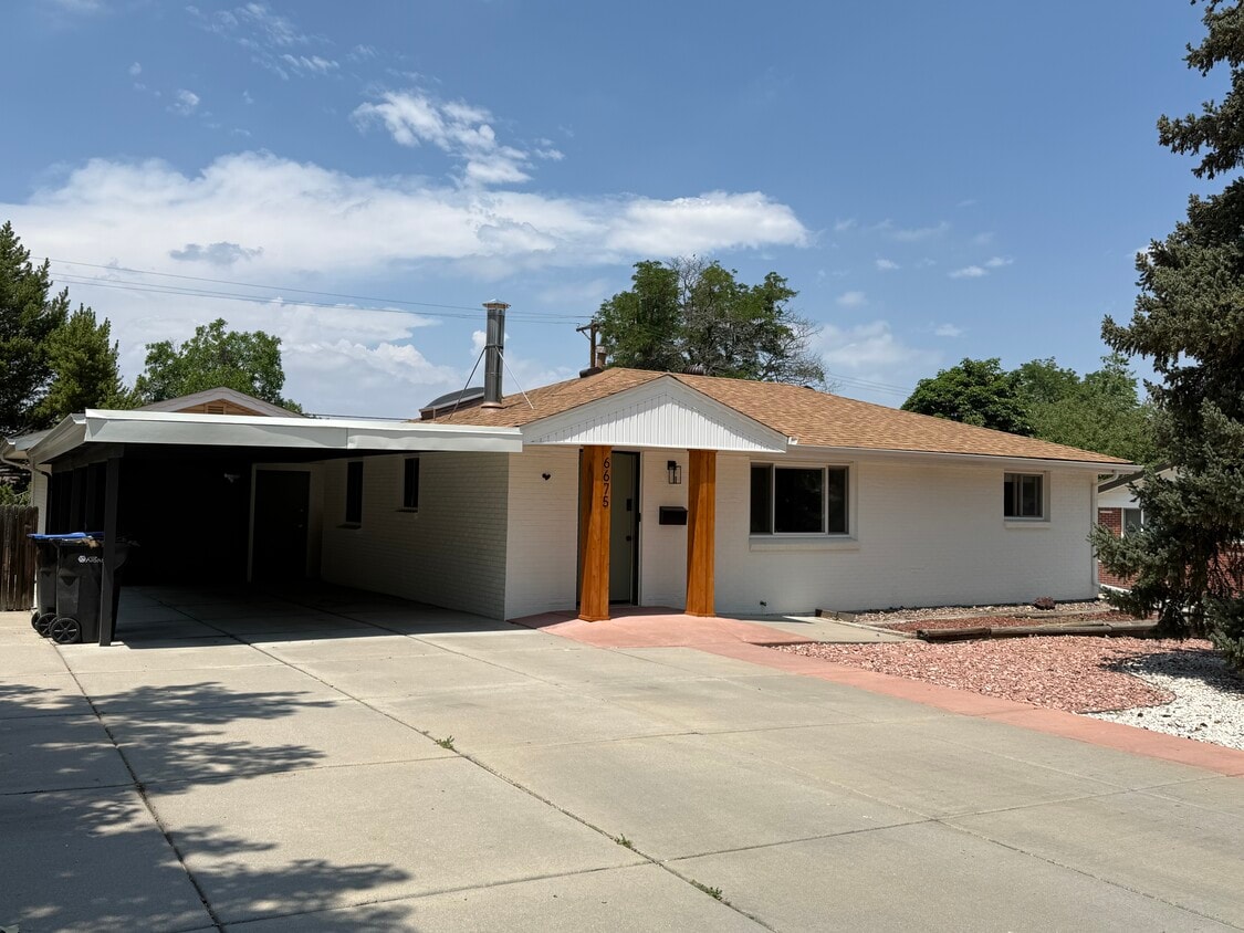 Primary Photo - 6675 Fenton St