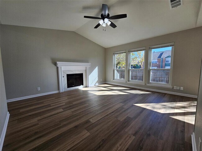 Foto del edificio - 1418 Hyridge Cir