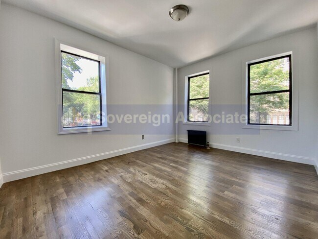 Building Photo - 165 Pinehurst Avenue
