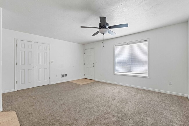 Building Photo - 890 Andrews Pl