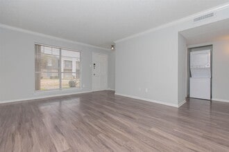 Building Photo - 3001 Hillcroft St