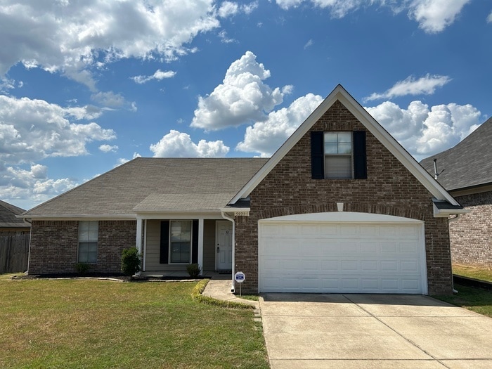 SOUTHAVEN STUNNER! 3BR/2BA | Vaulted Ceilings & Fireplace | Fenced Yard! - SOUTHAVEN STUNNER! 3BR/2BA | Vaulted Ceilings & Fireplace | Fenced Yard!
