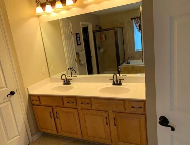 Foto del edificio - 7299 Rolling Meadows Dr